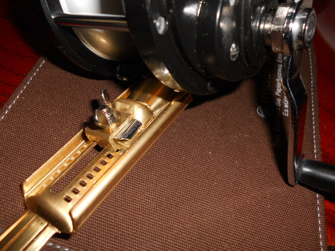 調整中のスライドと爪